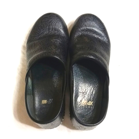 Dansko Tooled Pro XP Black Floral Slip Resistant Clogs Women's size Size… - Picture 6 of 12
